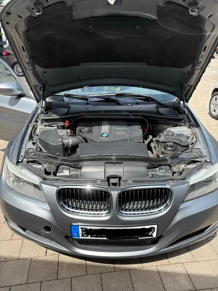 Gebraucht BMW 320 184 PS (135 kW) 2011 Grau Limousine
