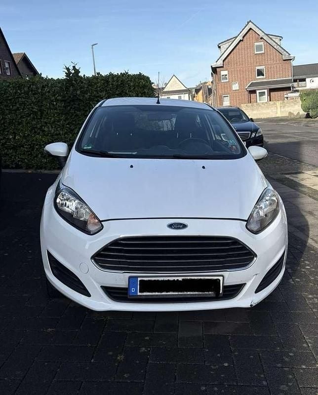 Weiß Gebraucht 2013 Ford Fiesta Trend Kleinwagen | 3.500 € (Superpreis) - Bild 1/4