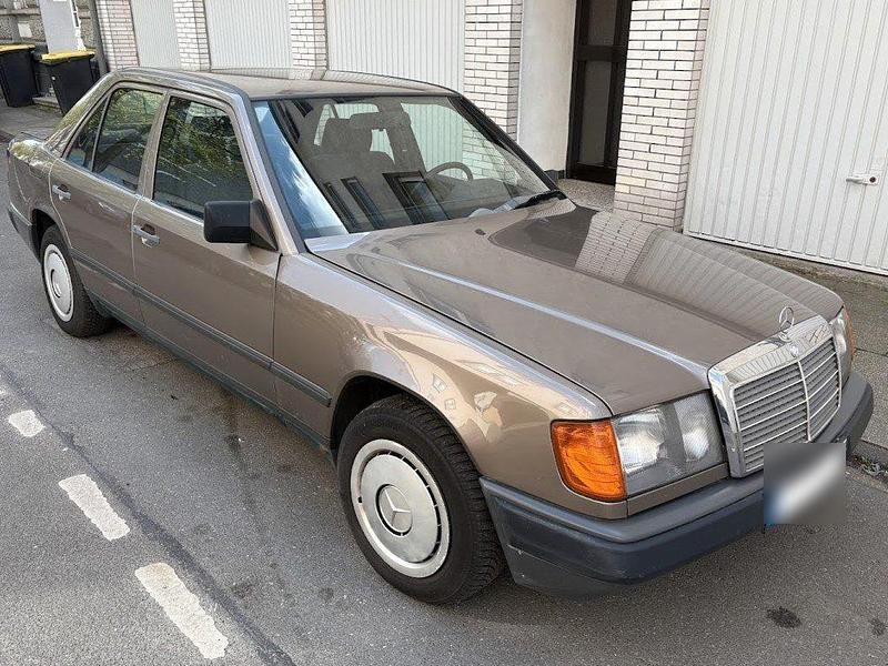 Gebraucht Mercedes E230 132 PS (97 kW) 1987 Braun Limousine