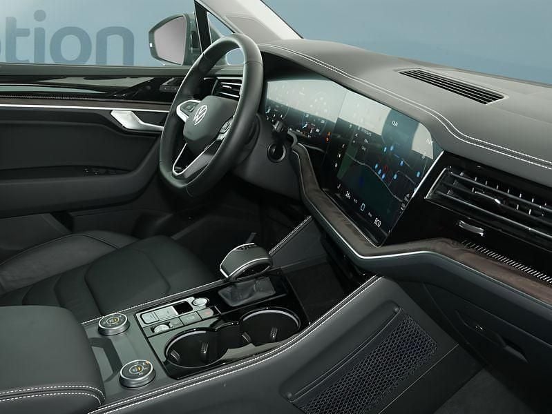 Gebraucht VW Touareg 231 PS (169 kW) 2025 Grau SUV