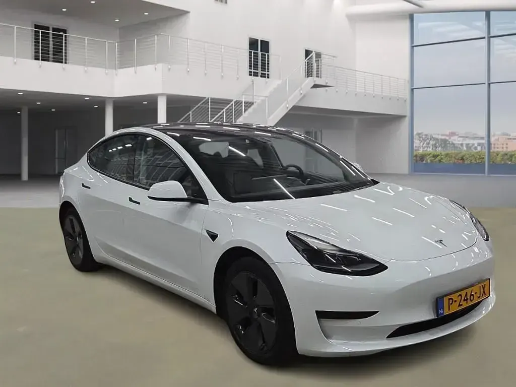 Gebraucht Tesla Model 3 Standard Range 225 kW (306 PS) 2021 Weiß Limousine