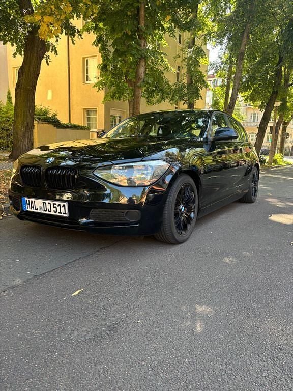 Schwarz Gebraucht 2011 BMW 116 Kleinwagen | 5.300 € (Fairer Preis) - Bild 1/4