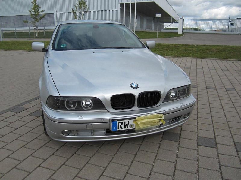Silber Gebraucht 2002 BMW 520 Exclusive Limousine | 1.400 € (Superpreis) - Bild 1/4