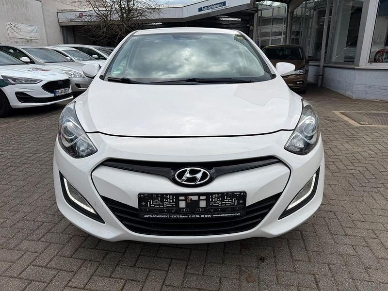 Gebraucht Hyundai i30 Edition 99 PS (72 kW) 2013 Weiß Limousine