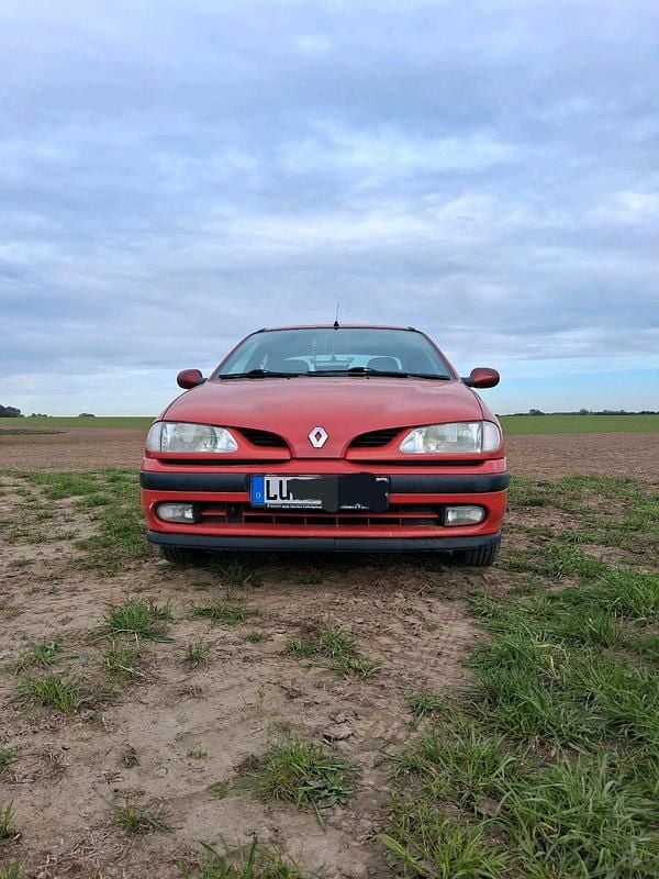 Rot Gebraucht 1999 Renault Mégane Limousine | 1.599 € (Fairer Preis) - Bild 1/4