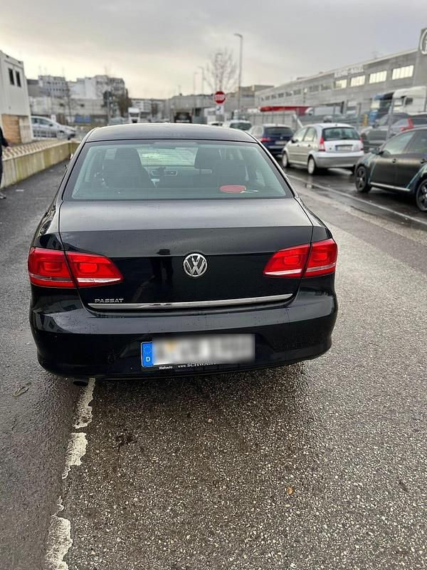 Gebraucht VW Passat 122 PS (89 kW) 2012 Schwarz Limousine
