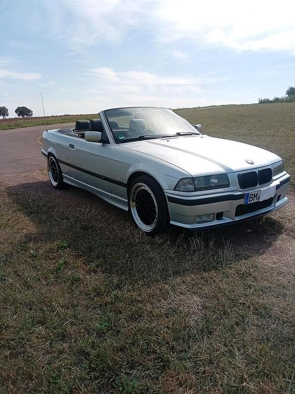 Silber Gebraucht 1998 BMW 318 Cabriolet Cabrio | 6.700 € (Fairer Preis) - Bild 1/4