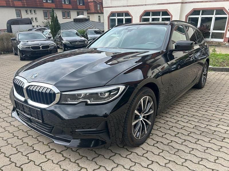 Schwarz Gebraucht 2021 BMW 330e Advantage Limousine | 23.950 € (Guter Preis) - Bild 1/4