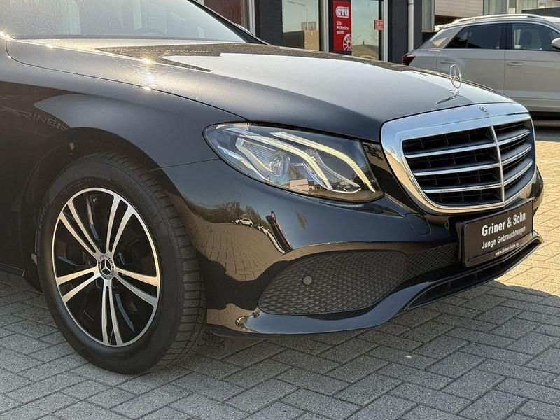 Gebraucht Mercedes E220 Avantgarde 194 PS (142 kW) 2020 Schwarz Limousine
