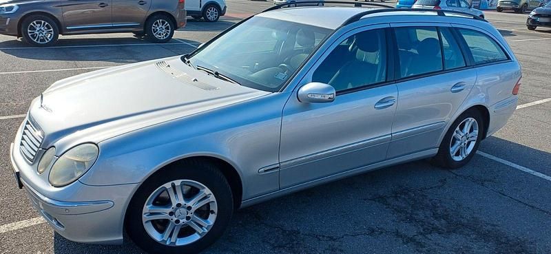 Gebraucht Mercedes E220 Elegance 150 PS (110 kW) 2004 Silber Kombi
