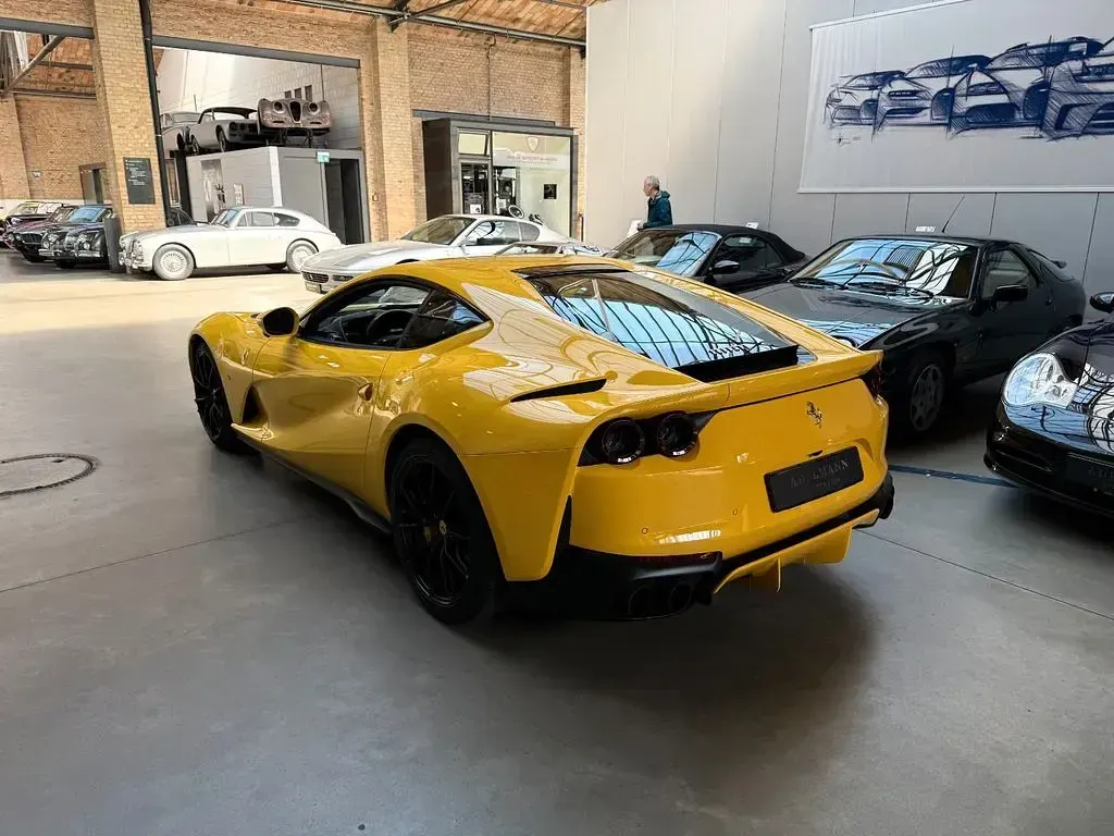 Second-hand Ferrari 812 795 CP (584 kW) 2020 Galben Coupe
