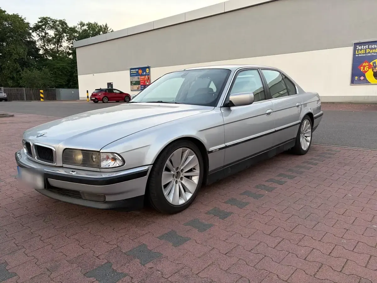 Gebraucht BMW 735 235 PS (172 kW) 1996 Silber Limousine