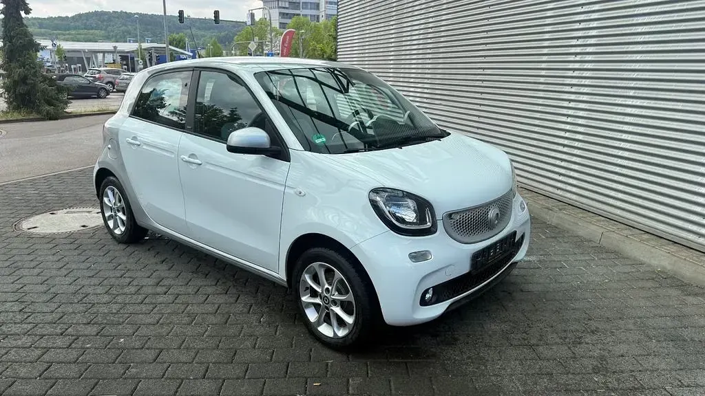 Używany Smart ForFour Passion 71 KM (52 kW) 2014 Biały Hatchback