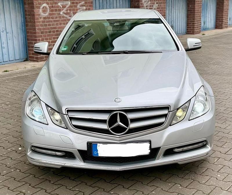 Gebraucht Mercedes E250 204 PS (150 kW) 2011 Silber Coupé