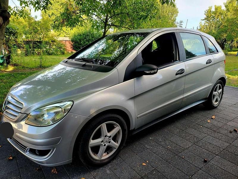 Silber Gebraucht 2005 Mercedes B170 Van / Kleinbus | 4.450 € (Fairer Preis) - Bild 1/4