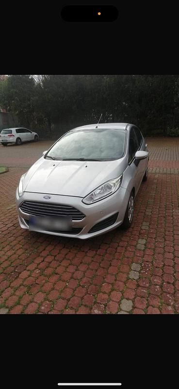 Silber Gebraucht 2015 Ford Fiesta Kleinwagen | 4.500 € - Bild 1/4
