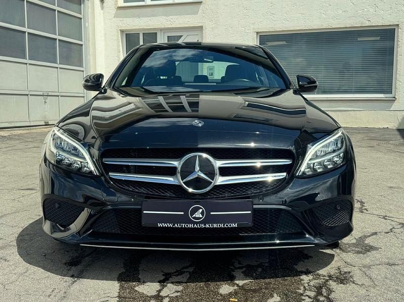 Gebraucht Mercedes C180 156 PS (114 kW) 2020 Schwarz Limousine