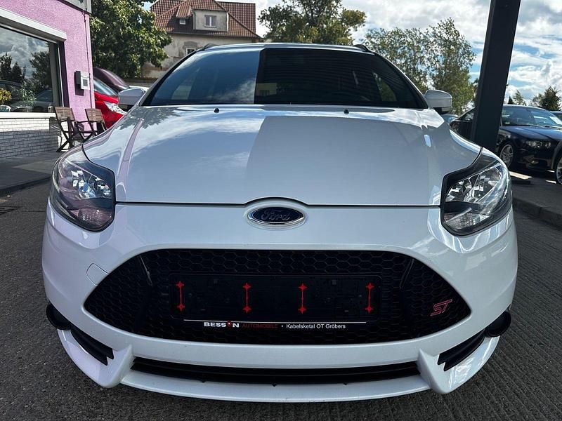 Gebraucht Ford Focus ST 250 PS (183 kW) 2013 Weiß Kombi