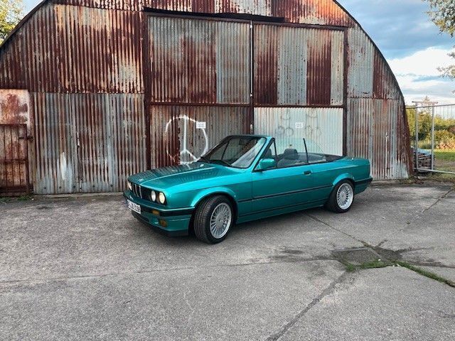 Grün Gebraucht 1991 BMW 318 Cabriolet Sport Line Cabrio | 16.999 € - Bild 1/4