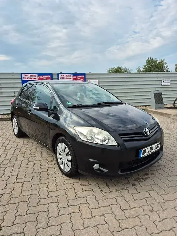 Gebraucht Toyota Auris 99 PS (72 kW) 2010 Schwarz Kleinwagen