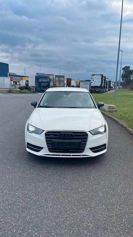 Gebraucht Audi A3 Sport 179 PS (131 kW) 2014 Weiß Limousine