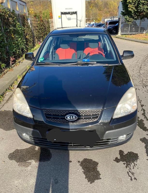 Second-hand Kia Rio 112 CP (82 kW) 2005 Negru Hatchback