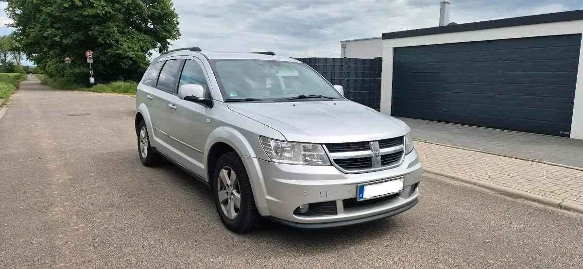 Gebraucht Dodge Journey 140 PS (102 kW) 2010 Silber SUV