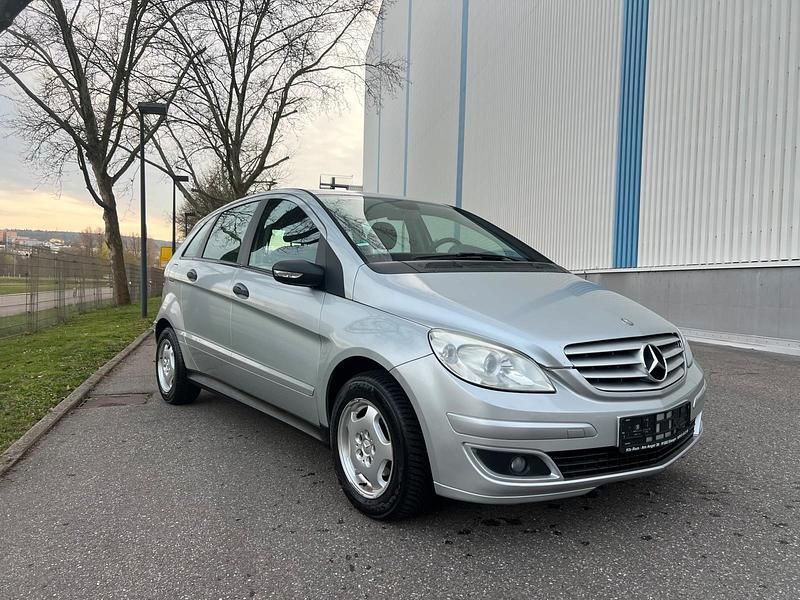 Gebraucht Mercedes B180 116 PS (85 kW) 2006 Silber Van / Kleinbus