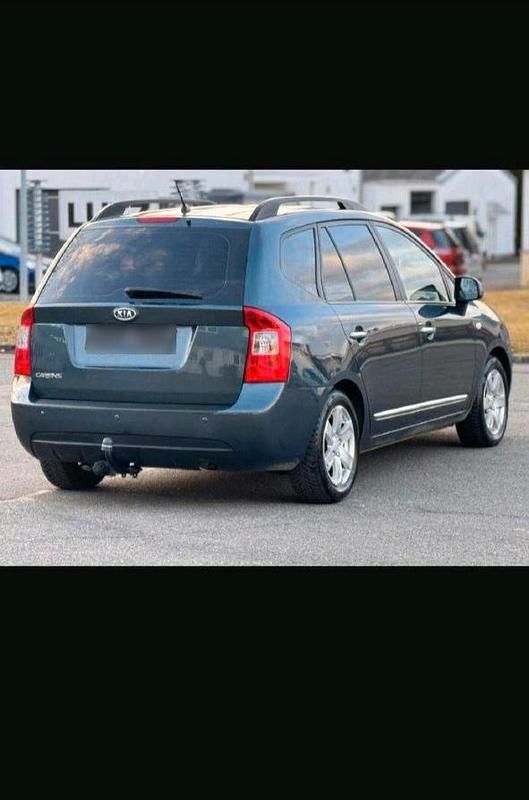 Gebraucht Kia Carens 144 PS (105 kW) 2009 Grün Van / Kleinbus