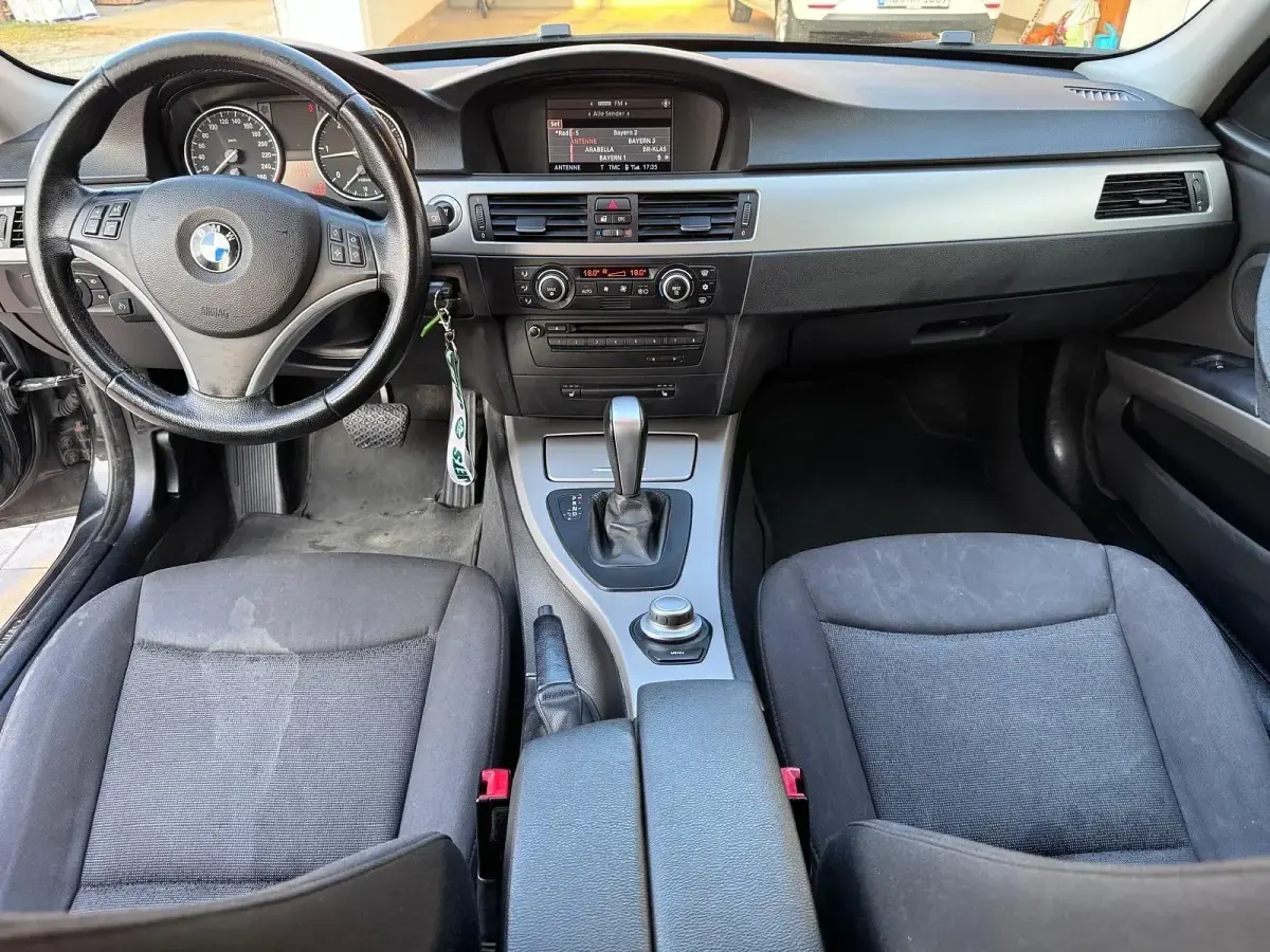 Gebraucht BMW 320 177 PS (130 kW) 2008 Schwarz Kombi