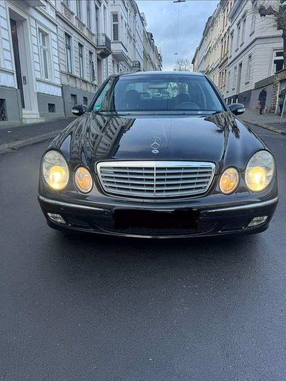 Gebraucht Mercedes E500 Elegance 306 PS (225 kW) 2002 Schwarz Limousine
