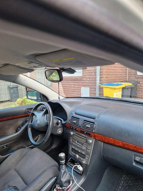 Silber Gebraucht 2005 Toyota Avensis Sol Limousine | 1.800 € (Superpreis) - Bild 1/4