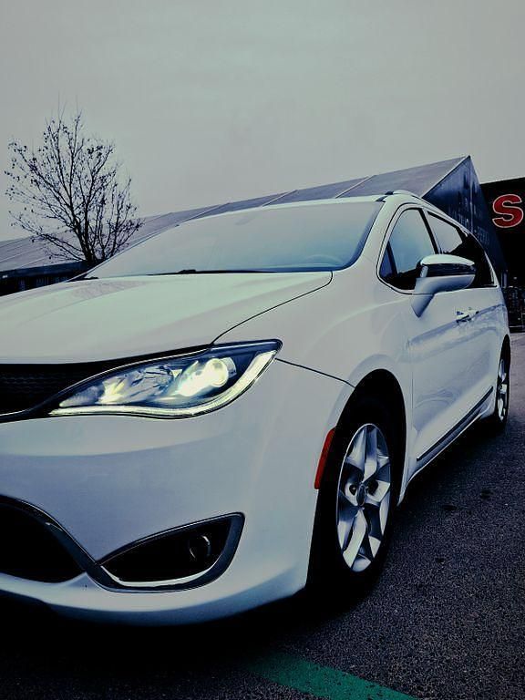 Gebraucht Chrysler Pacifica Limited 277 PS (203 kW) 2020 Weiß Van / Kleinbus
