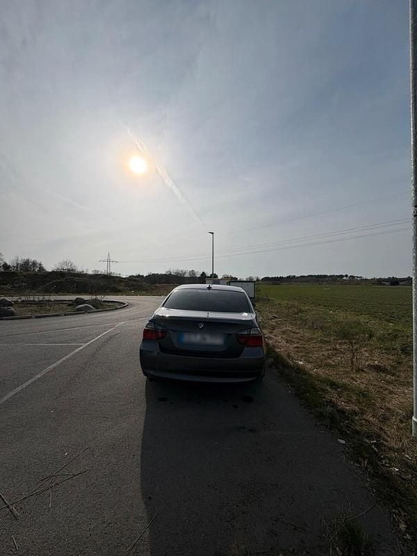 Gebraucht BMW 325 197 PS (144 kW) 2007 Grau Limousine