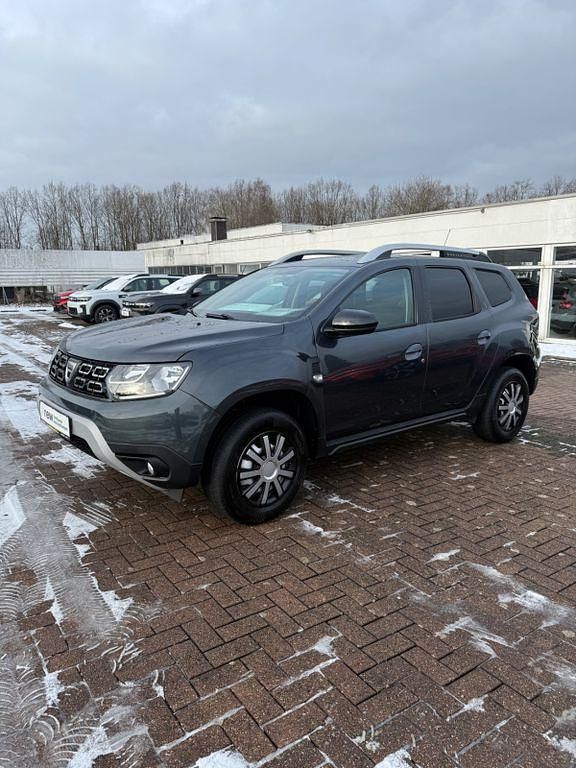 Grau Gebraucht 2021 Dacia Duster Celebration SUV | 15.600 € (Fairer Preis) - Bild 1/4