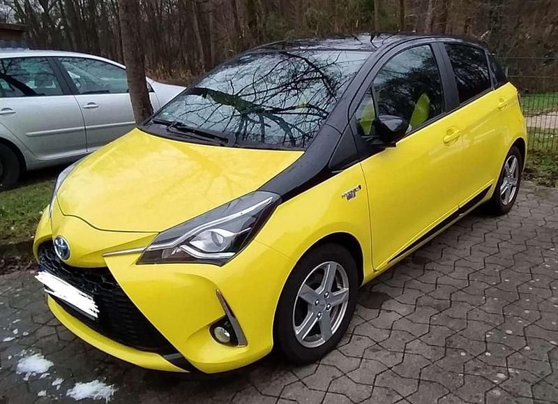 Gebraucht Toyota Yaris 101 PS (74 kW) 2017 Gelb Kombi