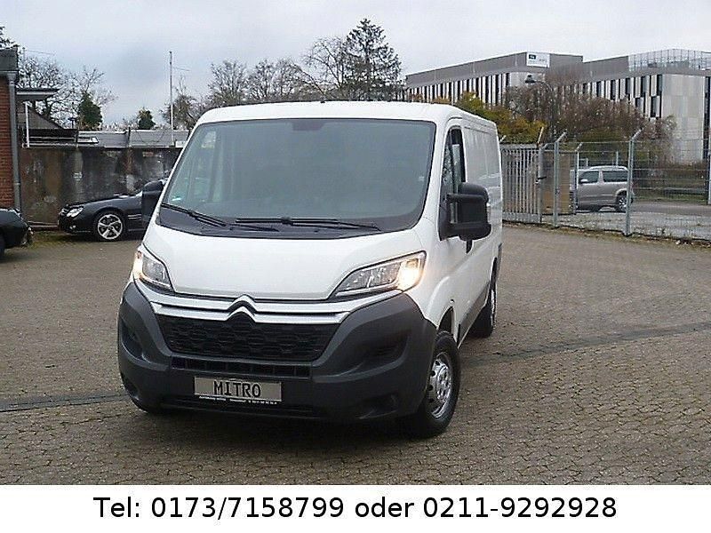 Weiß Gebraucht 2017 Citroën Jumper Profi Van / Kleinbus | 10.799 € (Guter Preis) - Bild 1/4
