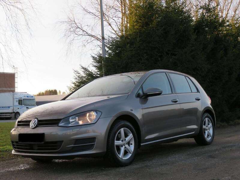Grau Gebraucht 2016 VW Golf VII Comfortline Limousine | 4.650 € (Superpreis) - Bild 1/4