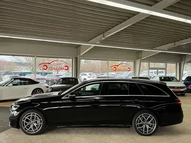 Gebraucht Mercedes E220 AMG line 194 PS (142 kW) 2021 Schwarz Limousine