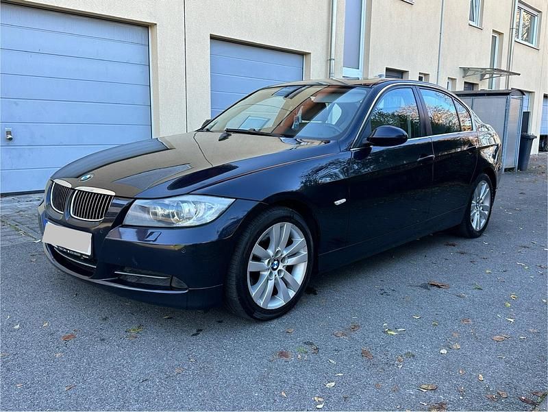 Blau Gebraucht 2008 BMW 330 Limousine | 6.700 € (Superpreis) - Bild 1/4