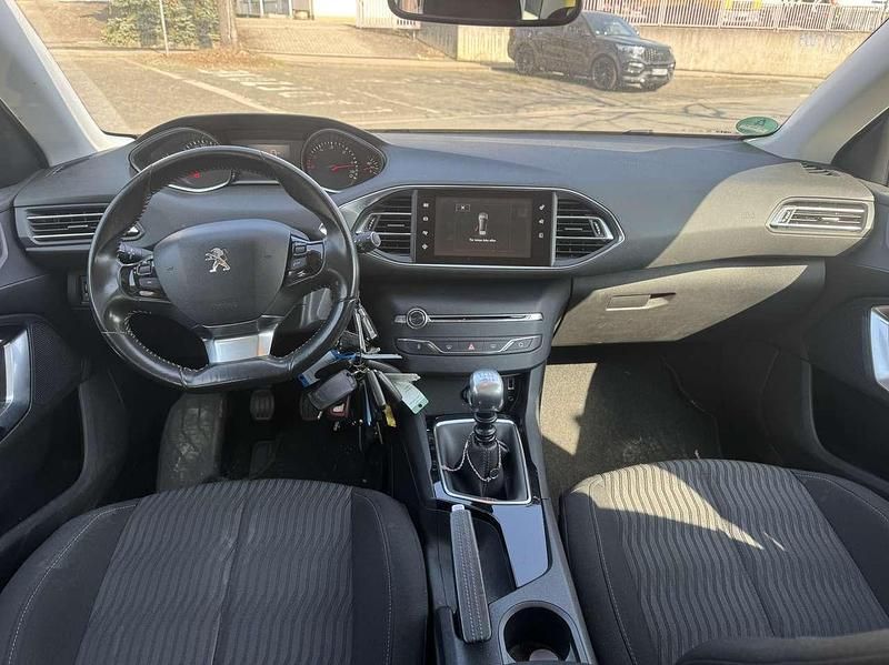 Gebraucht Peugeot 308 Active 116 PS (85 kW) 2014 Weiss perlglänz Kombi