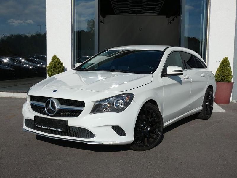 Weiß Gebraucht 2017 Mercedes CLA220 Shooting Brake Kombi | 14.450 € (Fairer Preis) - Bild 1/4