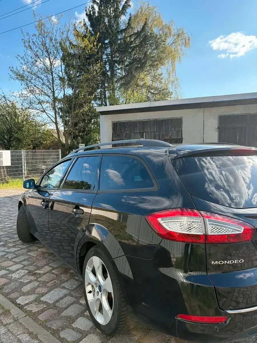 Gebraucht Ford Mondeo 126 PS (92 kW) 2011 Schwarz Kombi