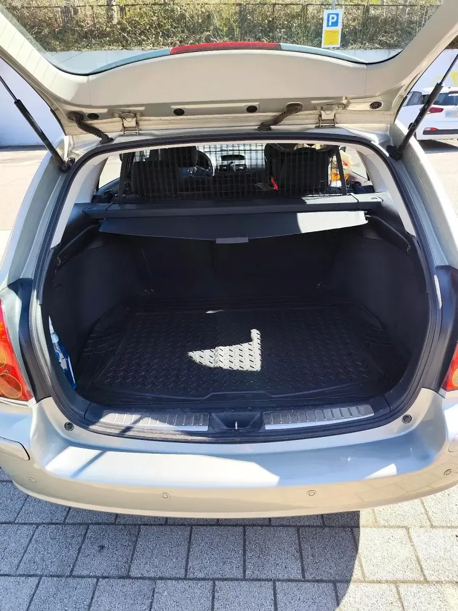 Gebraucht Toyota Avensis 129 PS (94 kW) 2005 Grün Kombi