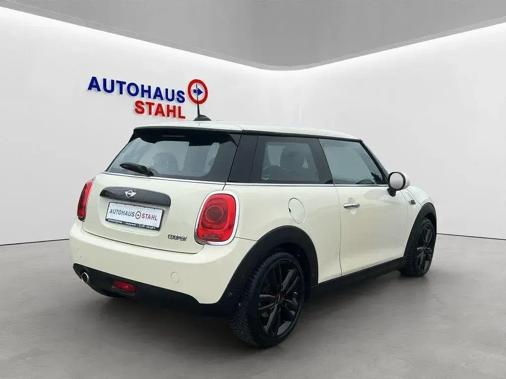 Gebraucht Mini Cooper 136 PS (100 kW) 2018 Weiß Kleinwagen