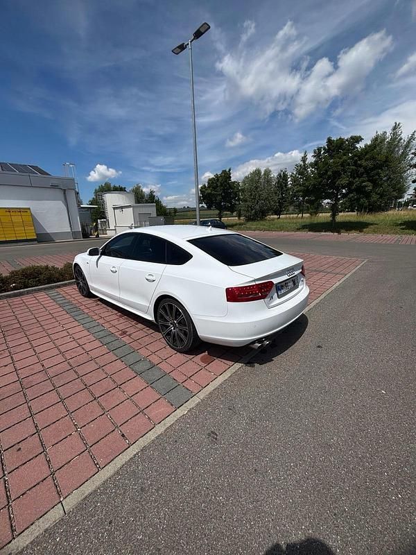 Weiß Gebraucht 2011 Audi A5 S-Line Limousine | 10.950 € (Guter Preis) - Bild 1/4