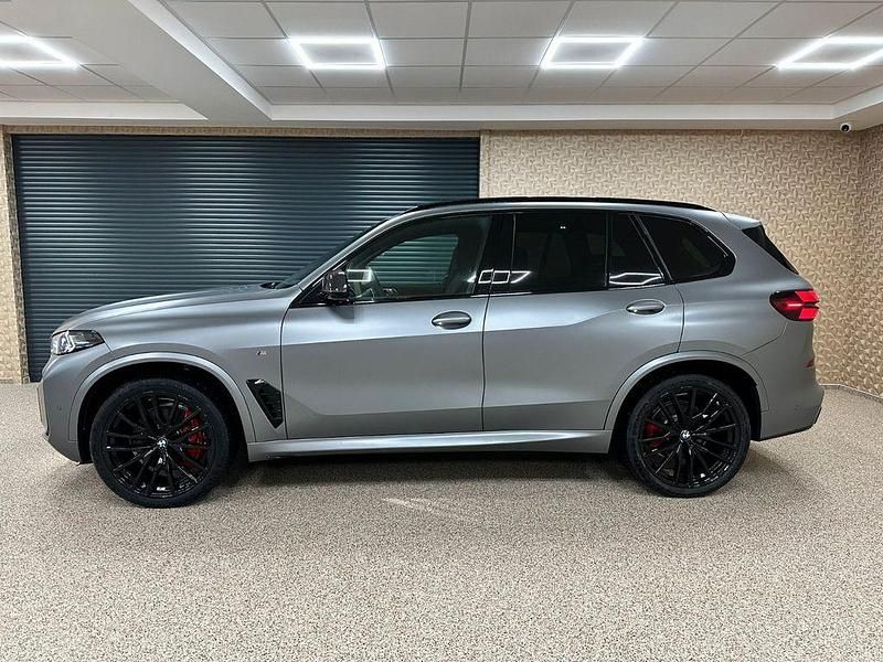Neu BMW X5 Sport Line 381 PS (280 kW) 2025 Grau SUV