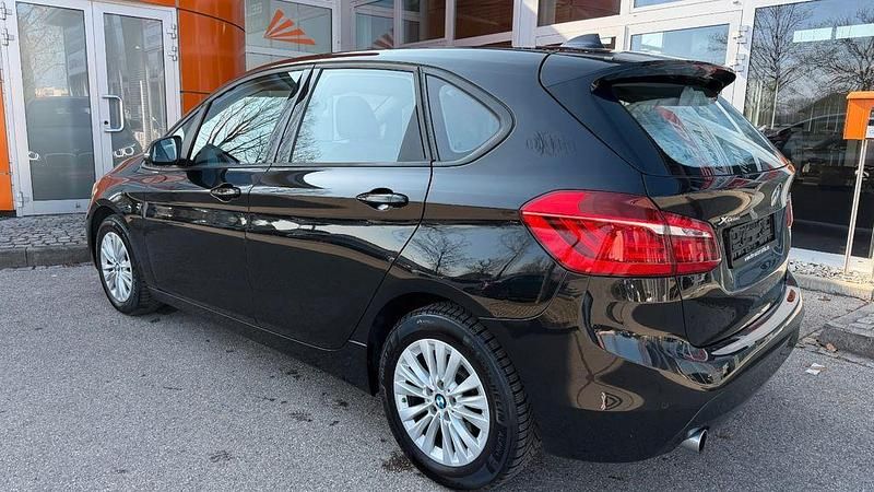 Gebraucht BMW 218 Advantage 150 PS (110 kW) 2016 Schwarz Van / Kleinbus