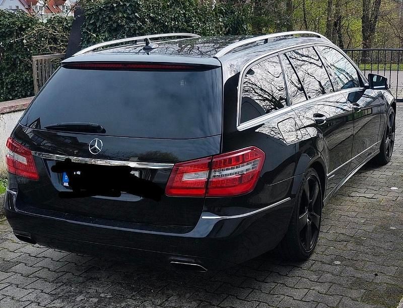 Gebraucht Mercedes E350 265 PS (194 kW) 2011 Schwarz Kombi