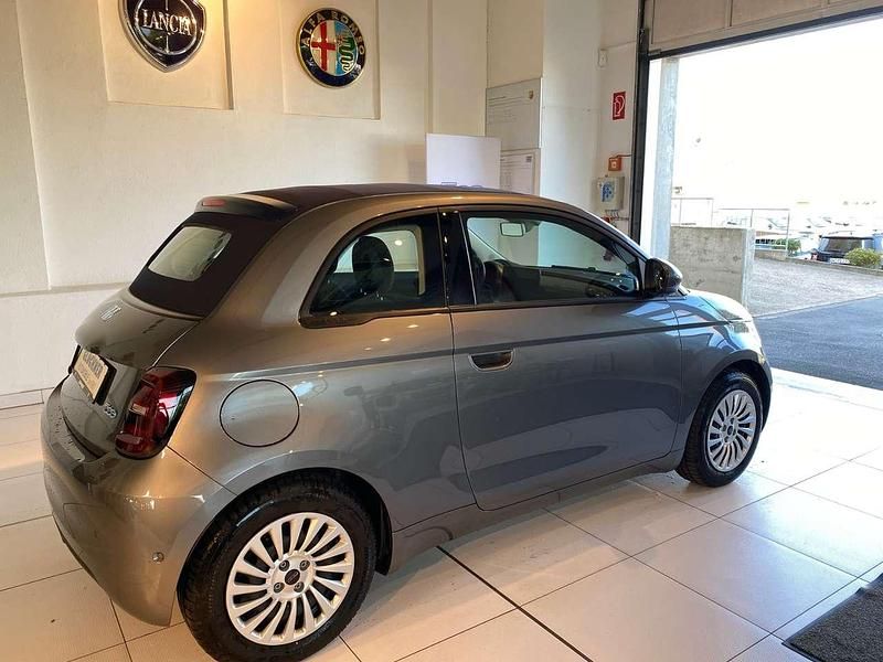 Gebraucht Fiat 500e Basis 86 kW (118 PS) 2023 Grau Cabrio